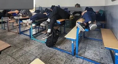 وضعیت عجیب دانش‌آموزان بعد از تغییر ساعت مدارس!
