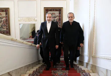 روایت عراقچی از بازدید سرزده پزشکیان از دستگاه دیپلماسی