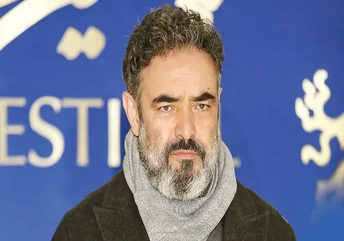 عکسی تازه منتشر شده از حسن معجونی در کنار همسر جوانش