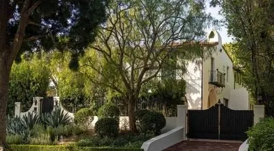 زندگی لوکس سلنا گومز و بنی بلانکو ۳۵ میلیون دلار آب خورد! +عکس