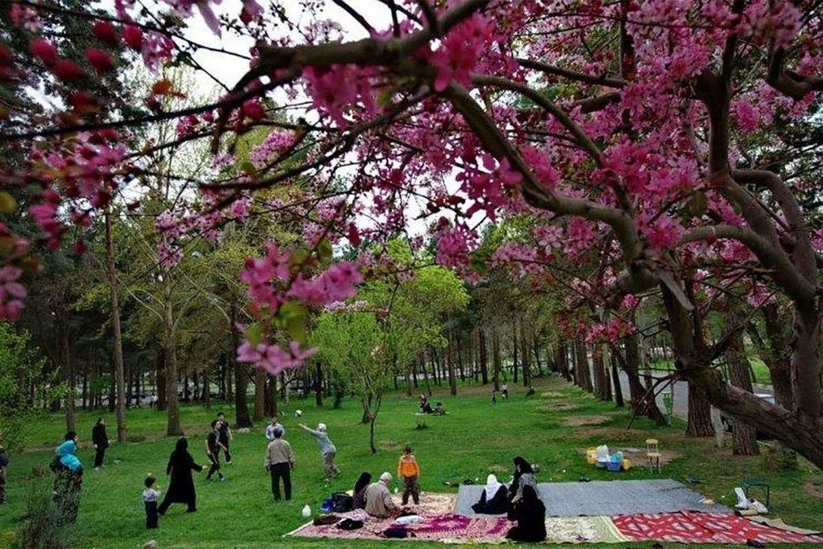 حاشیه درباره وزیر کشور اینبار در ماجرای تعطیلی بوستانها داغ شد+ عکس