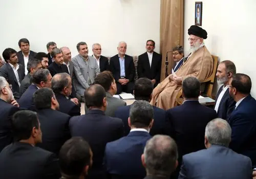 رهبر معظم انقلاب : ایران به برکت تلاش فراوان توانست دارای چرخهٔ کامل سوخت هسته‌ای بشود