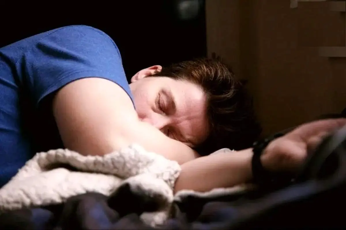 کدام برای سلامت بهتر است؛ خواب پیوسته یا خواب تکه‌تکه؟