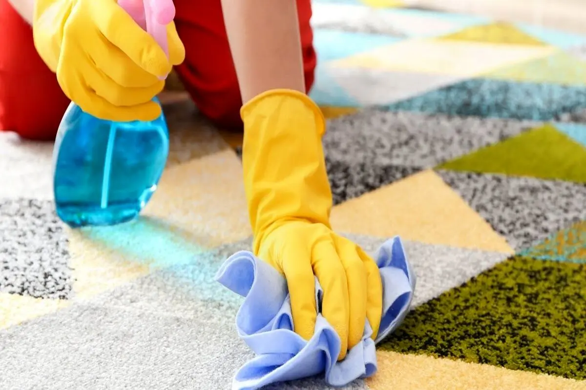 بهترین راه برای از بین بردن لکه‌های روی فرش