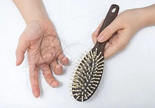 ۷ روش مفید برای قطع ریزش مو