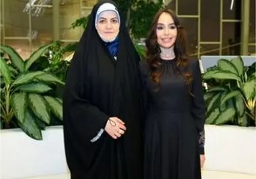 سلفی همسر عراقچی، دختر پزشکیان و فاطمه مهاجرانی در نمایشگاه خیریه انجمن دیپلماتیک بانوان/ لاله افتخاری هم بود