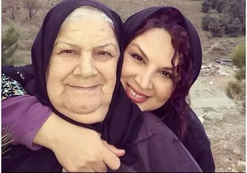 تصویر دردناک شهره سلطانی از سنگ مزار اعضای خانواده‌اش