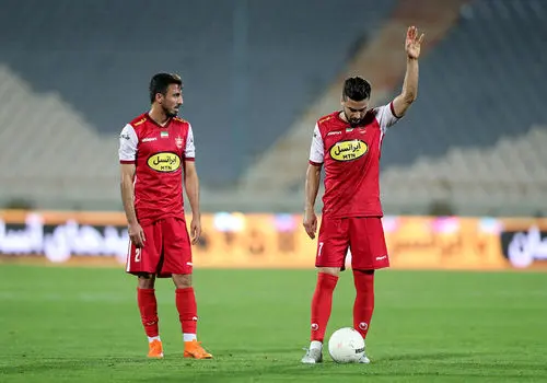 کریم باقری: نمی‌دانم چرا در پرسپولیس با من این‌طوری برخورد می‌کنند