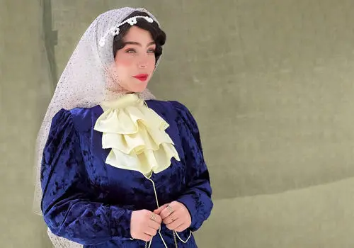 استایل متفاوت نیمتاجِ «بامداد خمار» با ترنچ‌کت مشکی + عکس