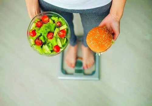 ۷ تمرین ایزومتریک برای کاهش وزن و تقویت عضلات