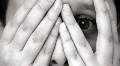 چند ترفند کاربردی ساده برای خروج کودکان از شوک صدای انفجار + اینفوگرافیک