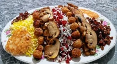 طرز تهیه قارچ‌پلو خوشمزه با نخودفرنگی به سبک مجلسی