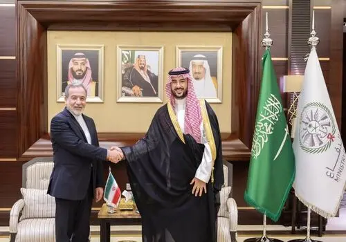 گفتگوی تلفنی عراقچی و وزیر خارجه عربستان