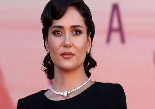 استایل رسمی و شیک پریناز ایزدیار در اکران «زن و بچه»