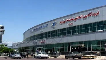 چاله‌ای که در فرودگاه تبریز بعد از حمله ایجاد شد