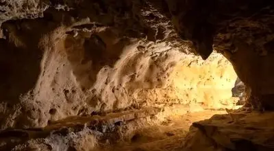 غاری با حکاکی‌های حیرت‌انگیز از ۲۵ هزار سال قبل + عکس