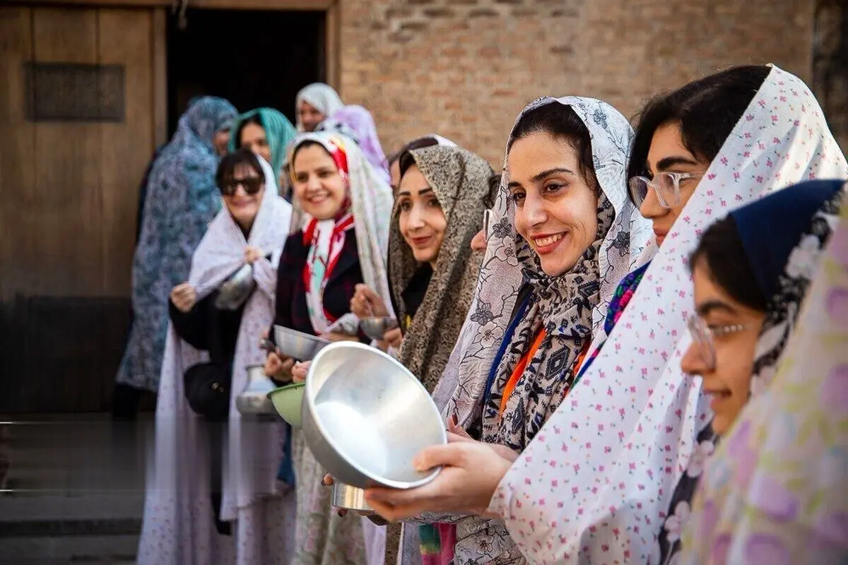 مراسم قاشق‌زنی چند جوان در شیراز پربازدید شد + فیلم