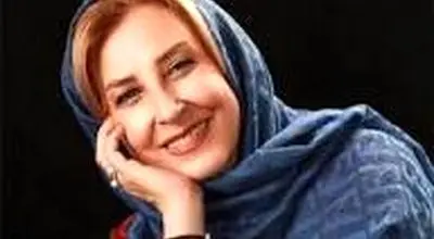 آواز غمگین مرجانه گلچین بر سر مزار مادرش/ ویدئو