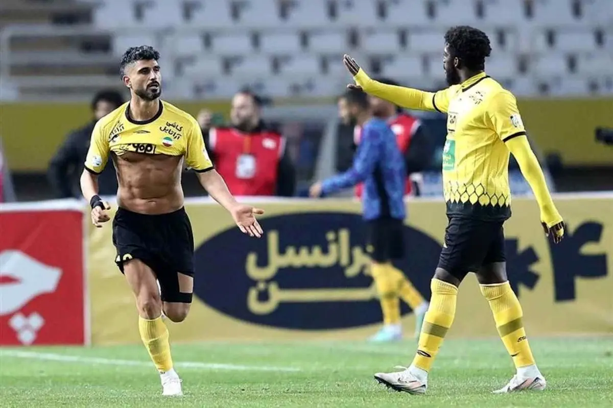 مدافع سپاهان تمدید کرد.
