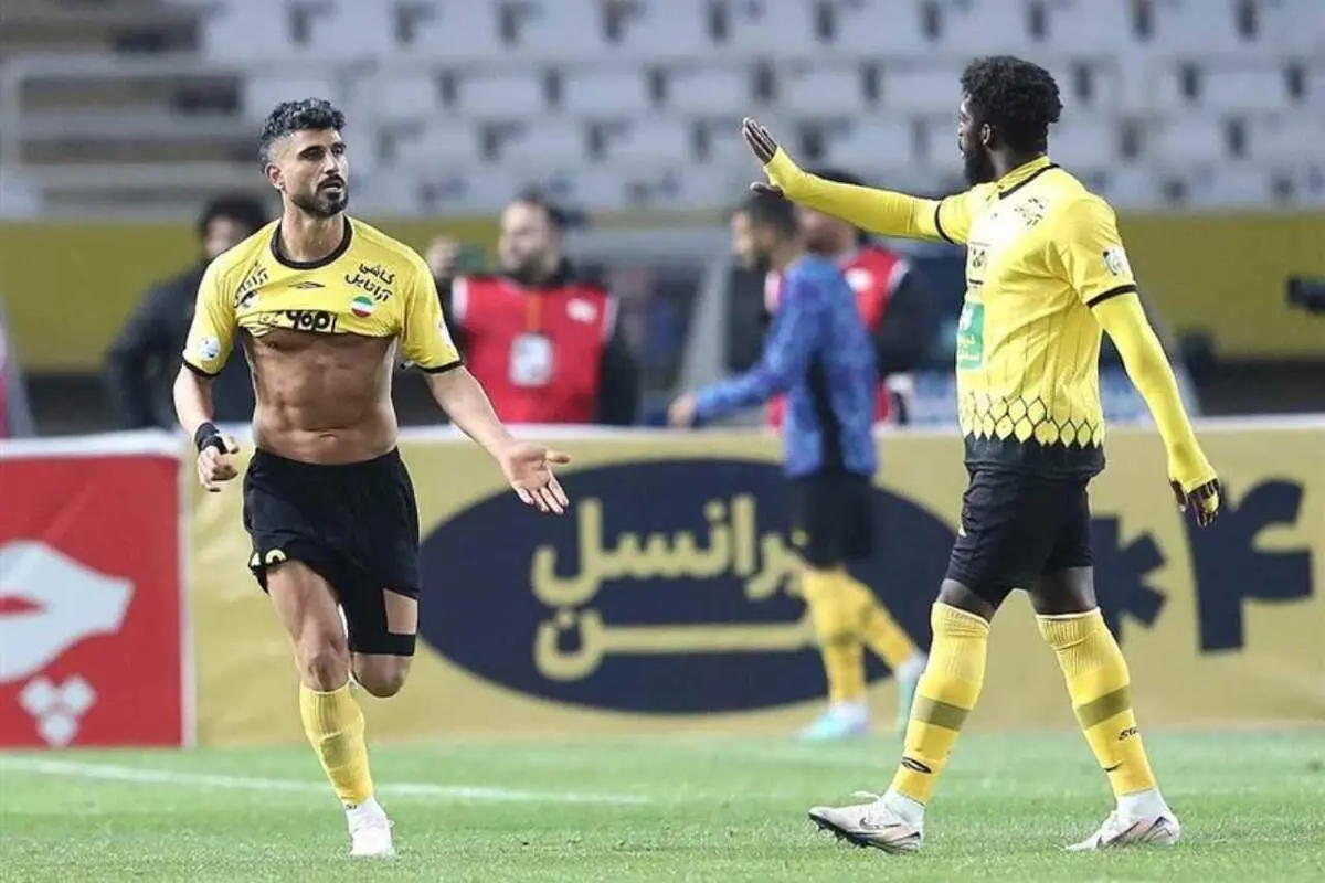مدافع سپاهان تمدید کرد.