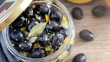 طرز آماده‌سازی ترشی زیتون سیاه خانگی


