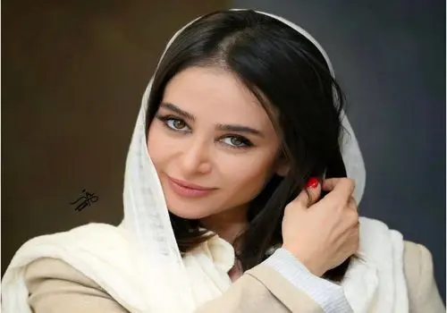 الناز حبیبی هم با یک تیپ مانکنی مدل عینک شد / عکس