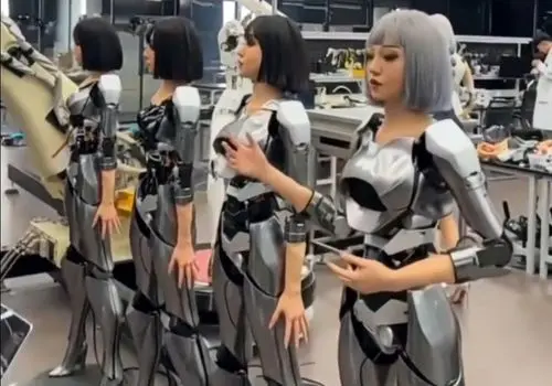 کارخانه پوشاک بدون انسان؛ تصاویر دیدنی از دنیای ربات‌ها + فیلم