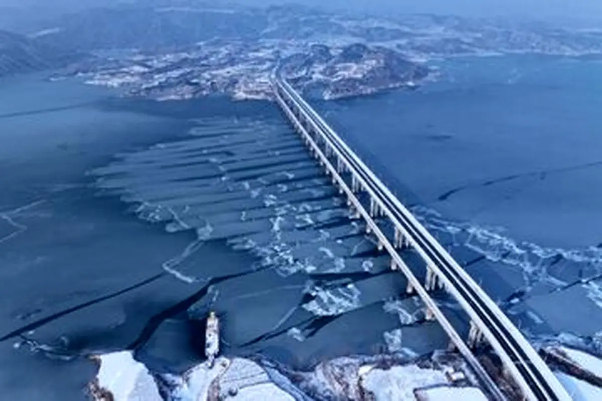 تصاویری باورنکردنی از یخ زدن طولانی ترین رودخانه جهان در چین