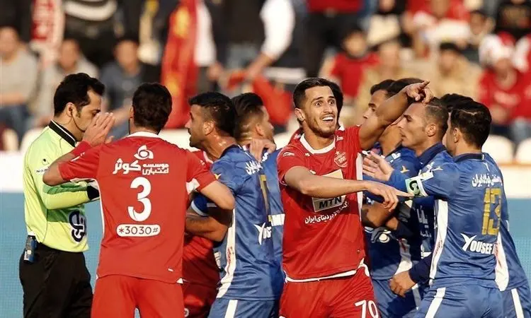 کنایه تند مجری تلویزیون به حواشی توهین هواداران پرسپولیس+فیلم