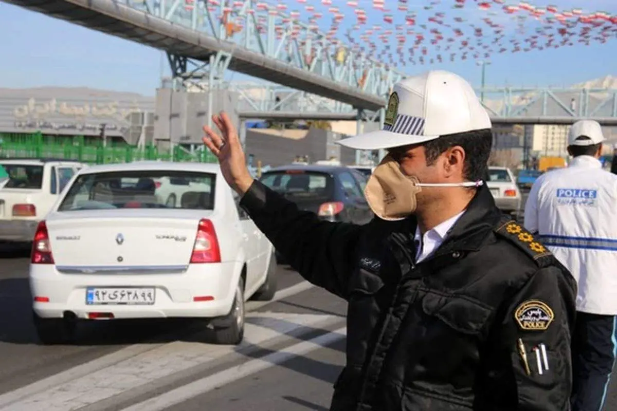 وقتی پلیس راهور برای رفاه مسافران جان خود را به خطر می اندازد+فیلم
