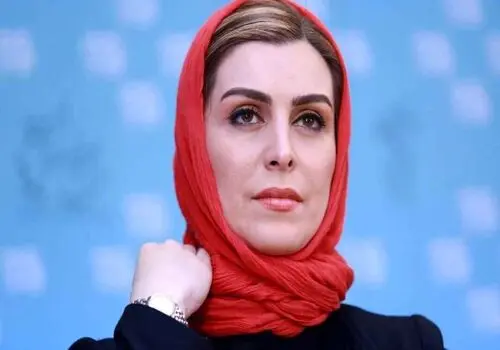 عکس بازیگر زن بر سر مزار ماه‌چهره خلیلی در لندن