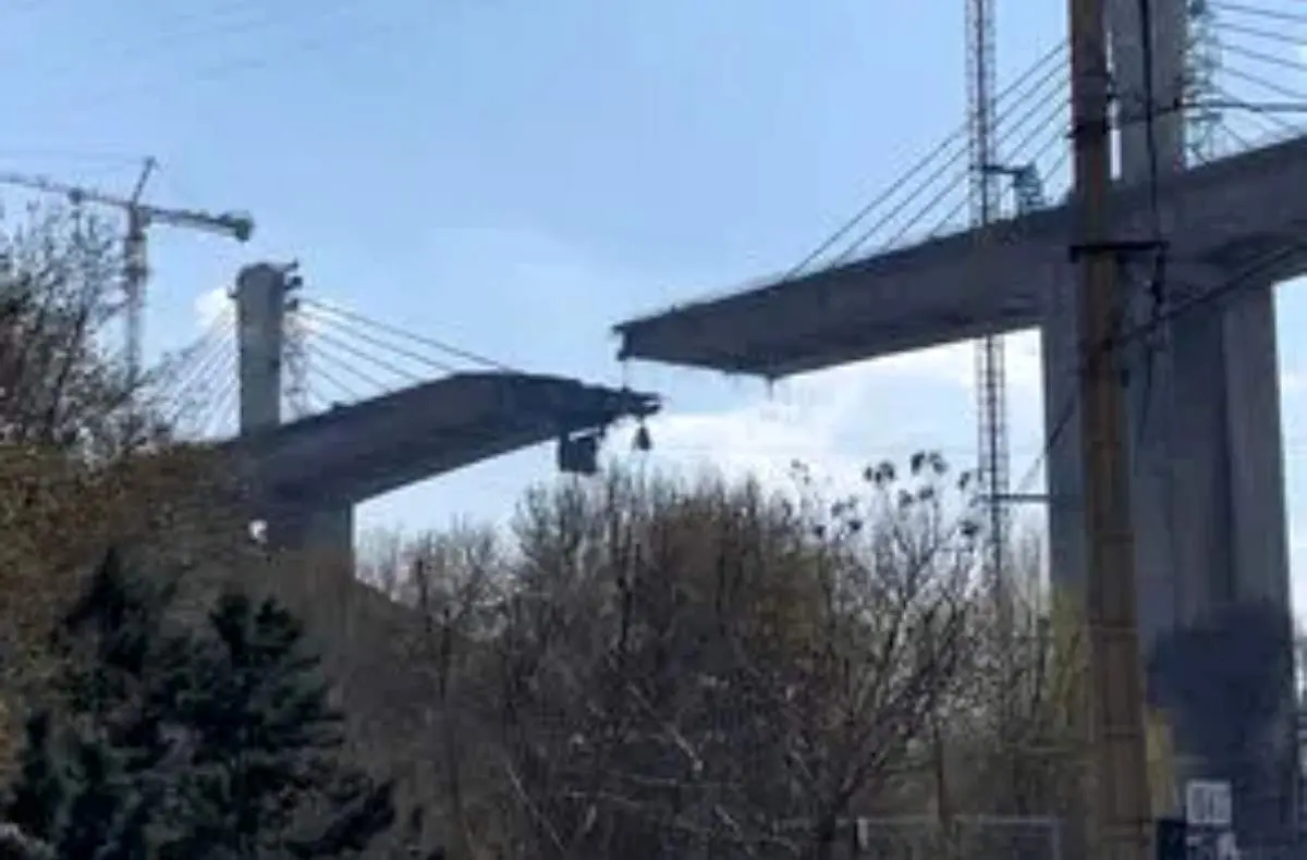 عکس واضح از موشکی که به پل B۱ کرج شلیک شد