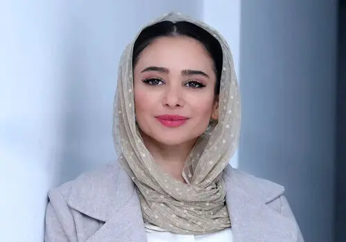 حضور الناز حبیبی در جمعی صمیمی با چهره‌ای تازه+عکس