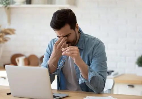 ۱۵ روش خانگی برای گشادکردن کفش تنگ