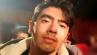 پدر امیرمحمد خالقی، قاتل پسرش را بخشید/لحظه بخشیدن قاتل امیرمحمد خالقی/ویدیو 