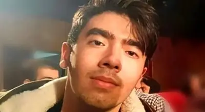 پدر امیرمحمد خالقی، قاتل پسرش را بخشید/لحظه بخشیدن قاتل امیرمحمد خالقی/ویدیو 