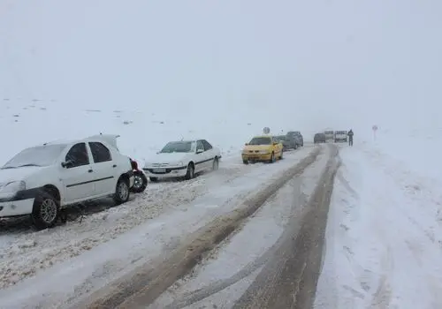 بارش برف سنگین جاده چالوس را بست