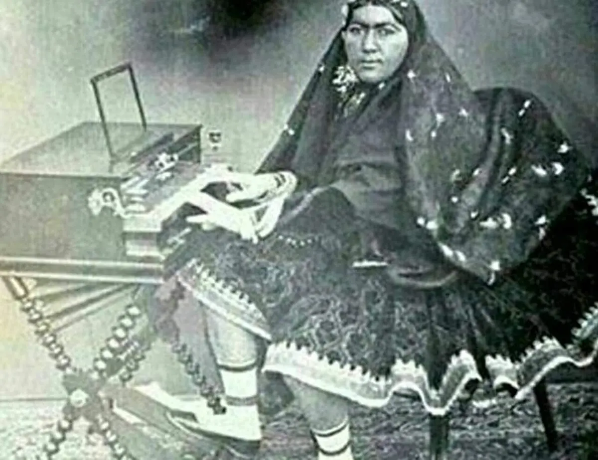 عکس پربازدید از نوازندگی زنان در دوره قاجار