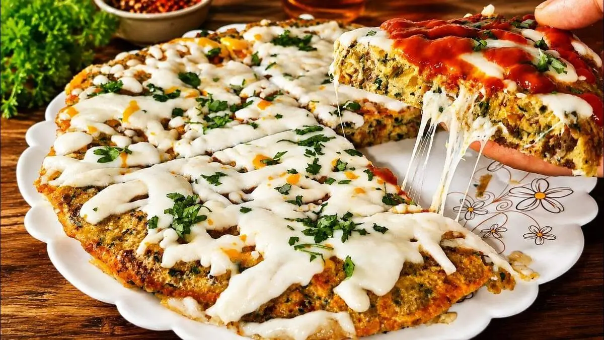 یک آموزش ساده اما فوری: طرز تهیه پیتزای بدون خمیر در ماهیتابه + فیلم