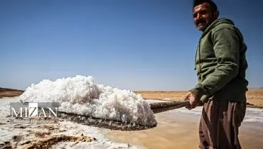 برداشت سنتی نمک از رودخانه «کال‌شور»+ تصاویر