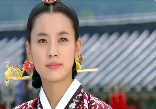 عکس صمیمی بازیگران سریال دونگ‌یی در یک کافه