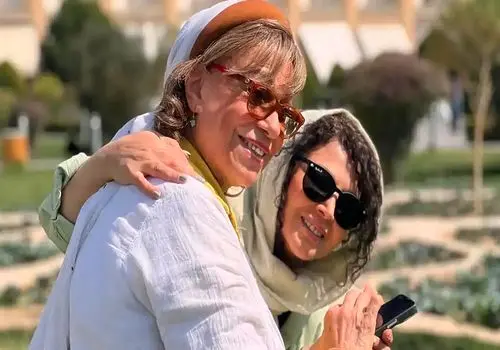 استایل خاص لاله صبوری در یک کافه قدیمی سوژه شد+عکس