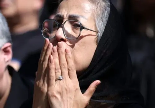 قاب قدیمی از اکبر عبدی و داریوش ارجمند در فیلم ماندگار «آدم برفی»