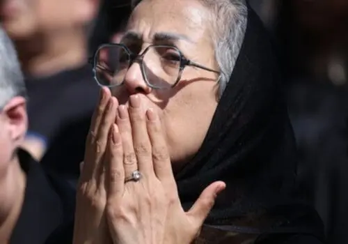 قاب قدیمی از اکبر عبدی و داریوش ارجمند در فیلم ماندگار «آدم برفی»