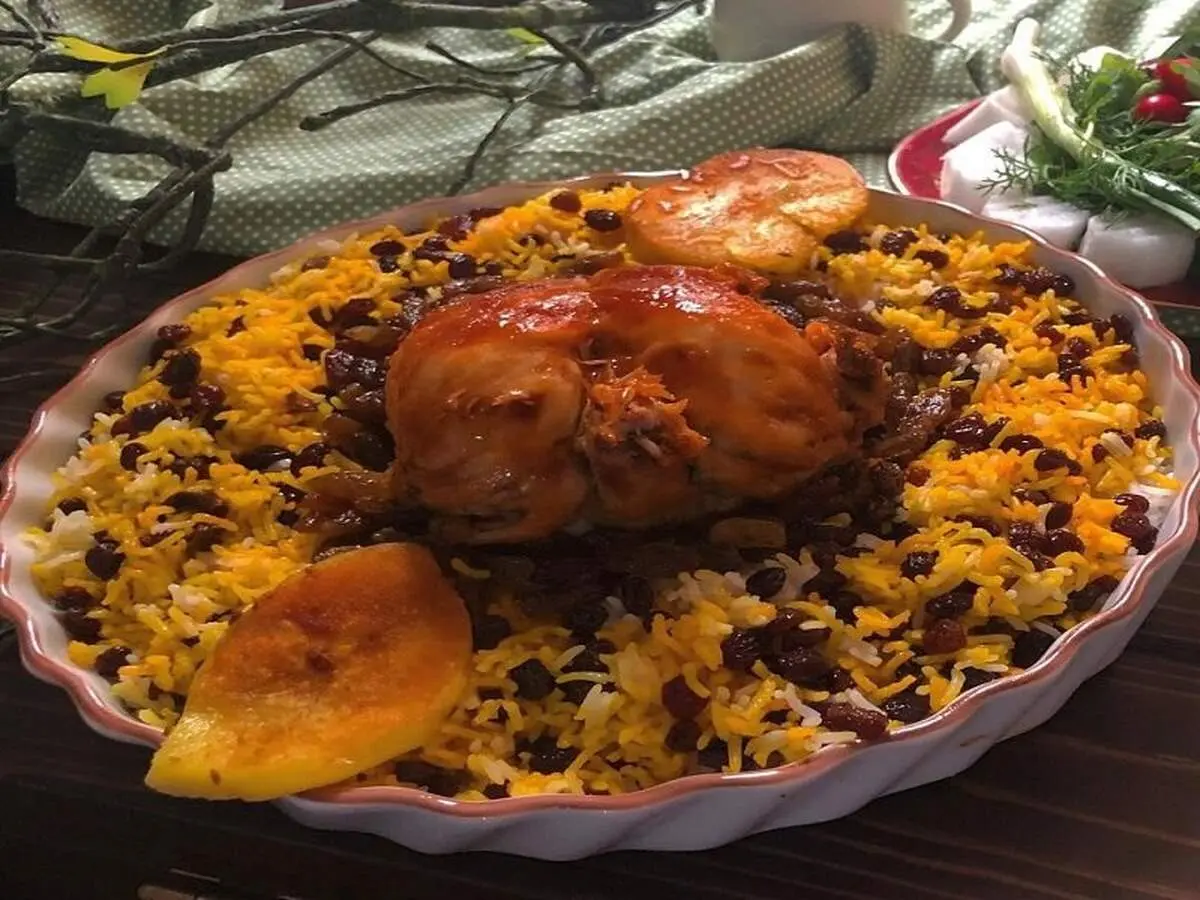 طرز تهیه ممیج‌پلا؛ غذای اصیل مازندرانی با مرغ و کشمش

