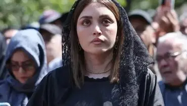 تیپ خاص بهنوش طباطبایی در مراسم خاکسپاری اکبر عبدی سوژه شد + عکس