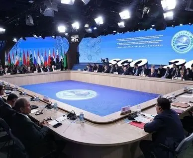 محمدرضا عارف در نشست شورای نخست وزیران سازمان همکاری شانگهای