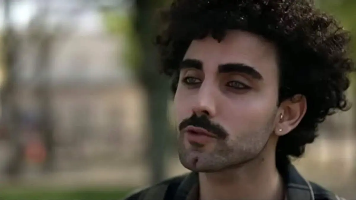 محمد صادقی از ایران رفت