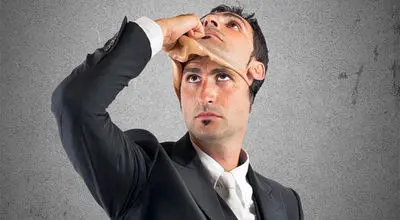 چگونه دروغگوها را بشناسیم؟ ۱۱ ویژگی رفتاری مهم

