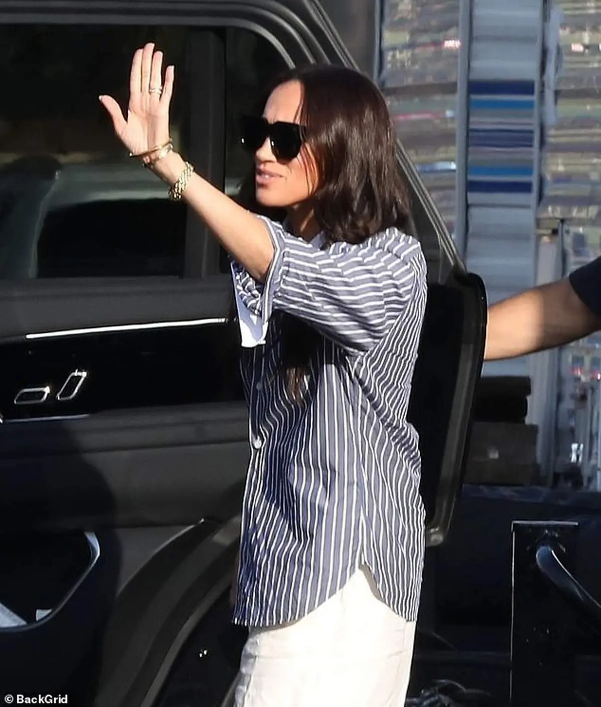 مگان مارکل با ساعت مشکوک و حلقه‌های خاطره‌انگیز دوباره مقابل دوربین رفت + عکس